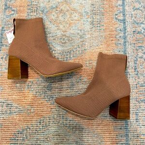 NWT Mauve Heeled Glove Boots